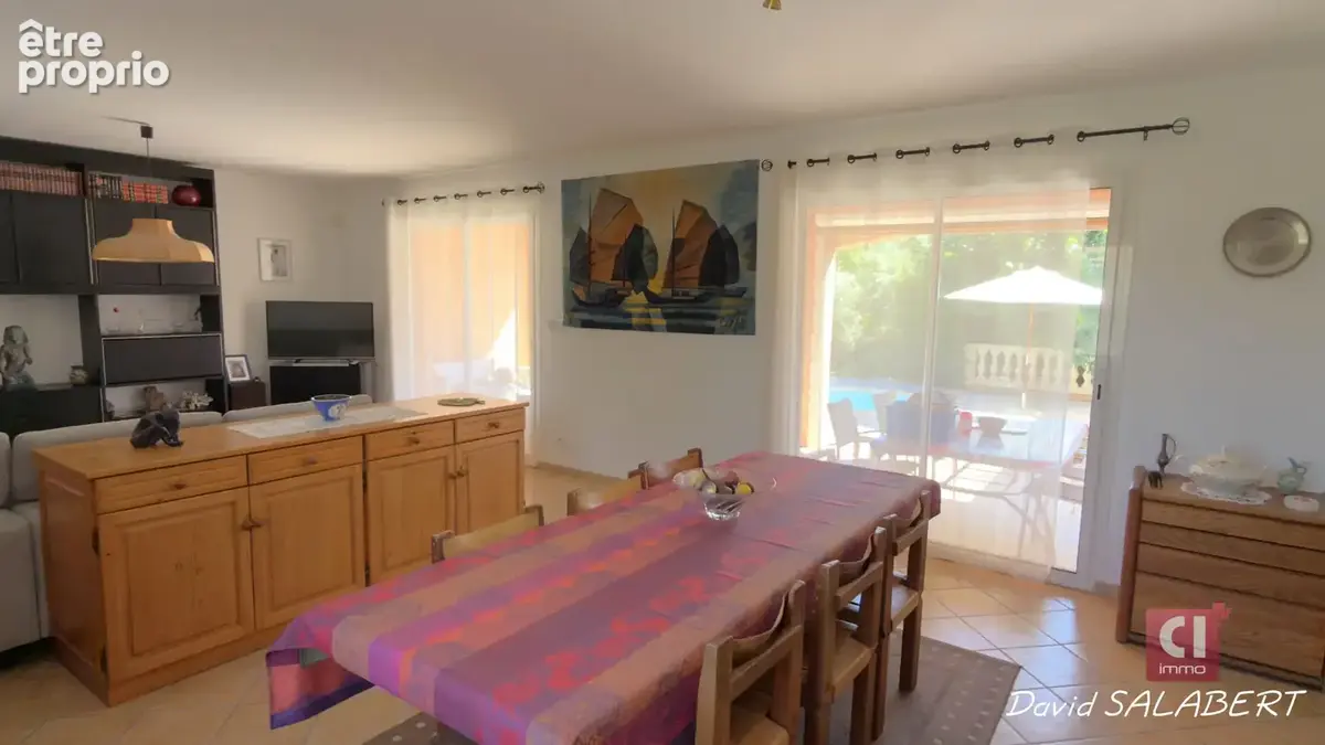 Garéoult -Villa à vendre de plain-pied avec piscine, studio et double garage - photo 7