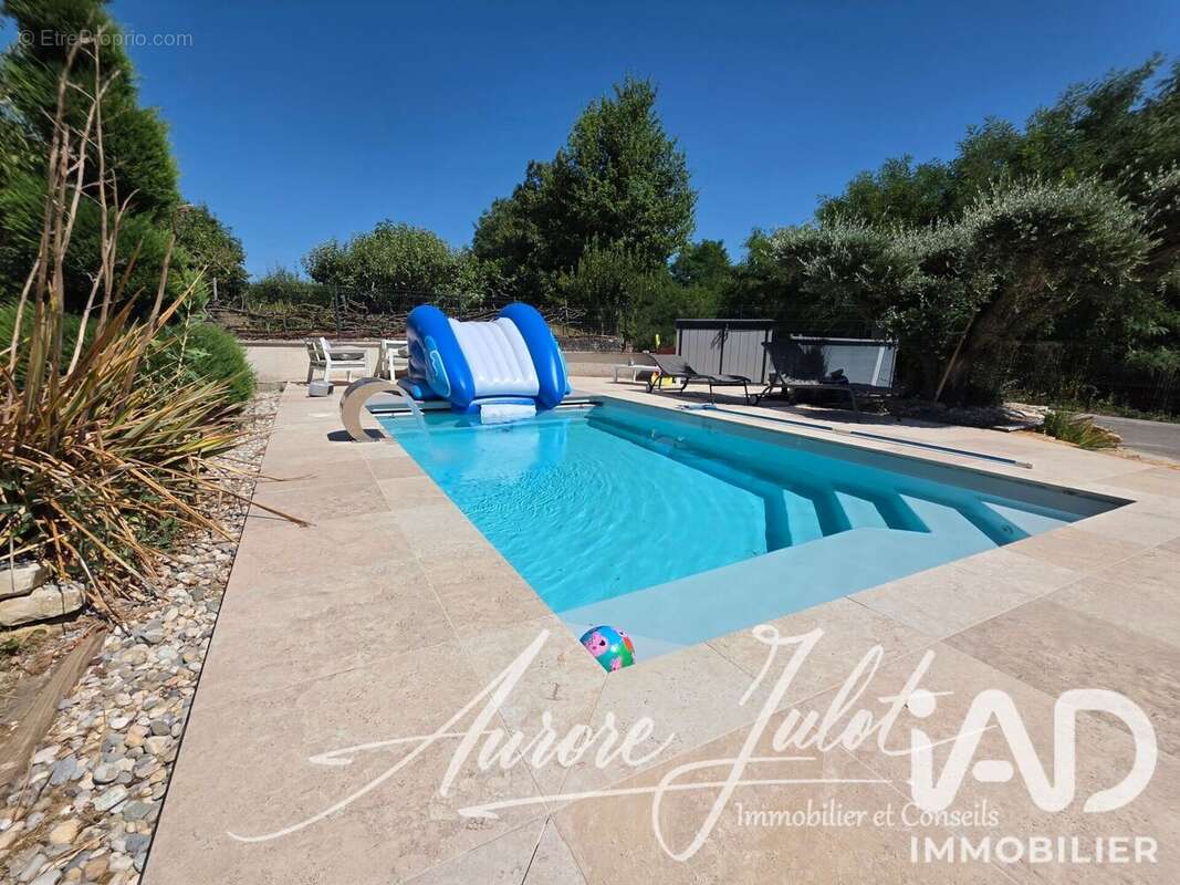 Maison 225 m² à Saint-Clair-De-La-Tour  - photo 2