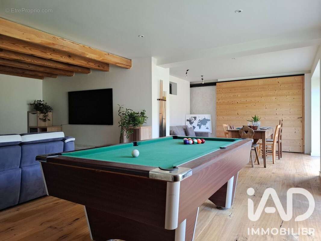Maison 317 m² à Vinzier  - photo 7