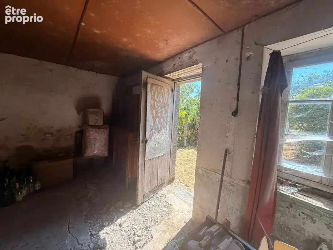 EN EXCLUSIVITE ! Charmante maison en pierre 60m² à rénover, Terrain de 900 m² 18 500 € - photo 3