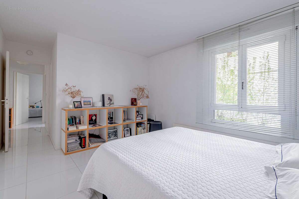 Quartier saint Fargeau - 4 PIECES  ET LOGGIA 5m2. Entre loft et maison contemporaine - photo 16