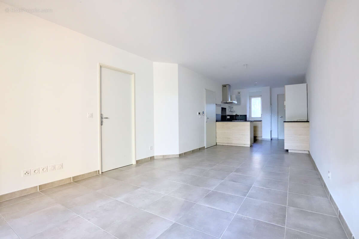 Appartement à SOLLIES-PONT