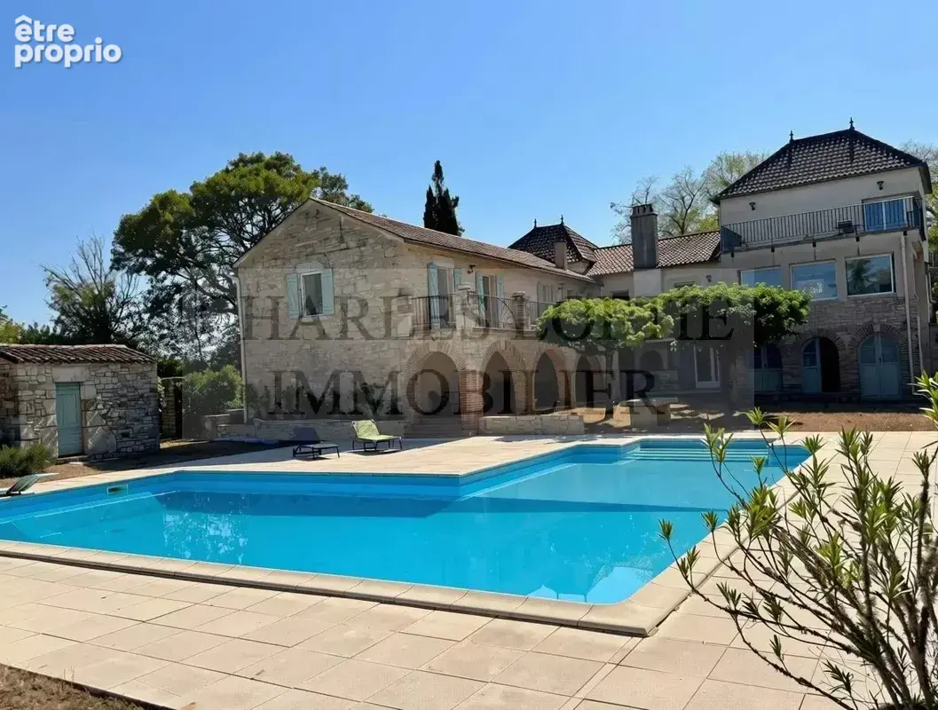 Authentique propriété en pierre avec piscine et dépendances sur 36 hectares, nichée sur les hauteurs de Cahors - photo 4