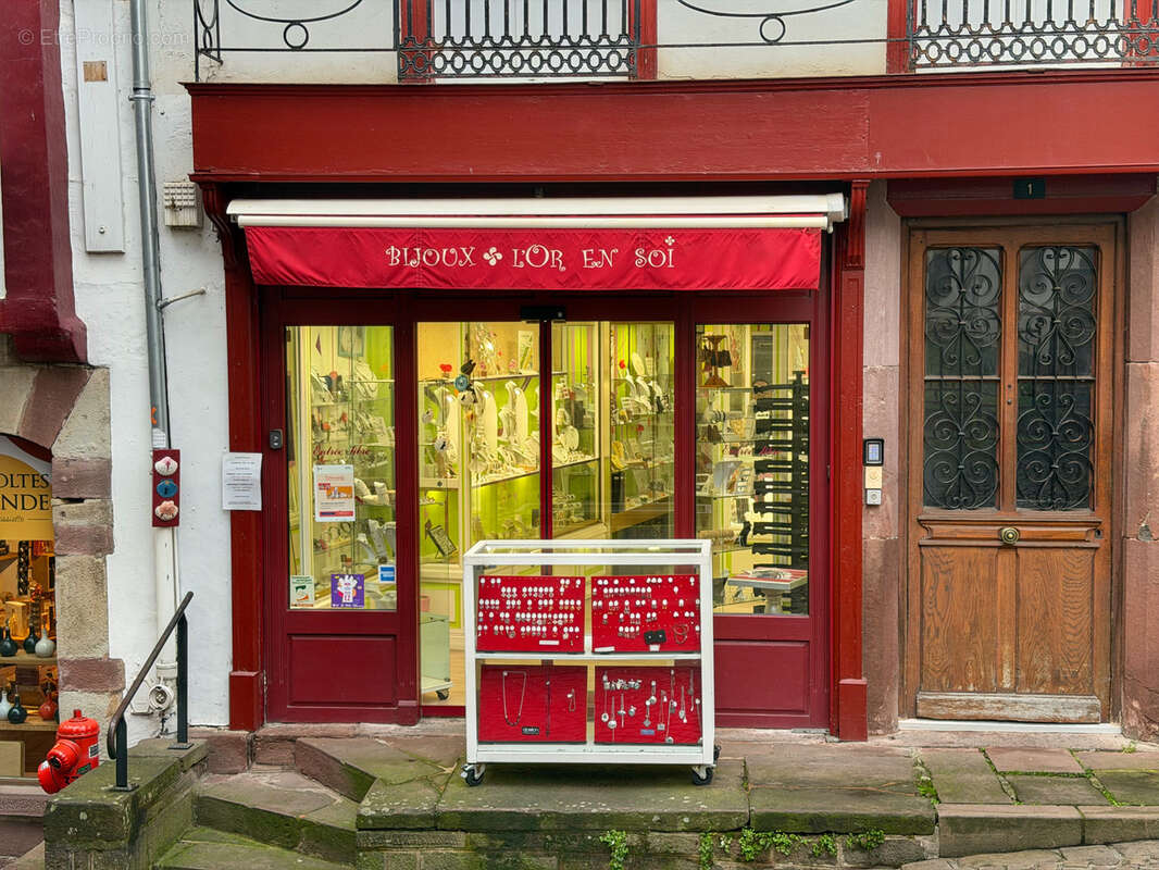 Commerce à SAINT-JEAN-PIED-DE-PORT