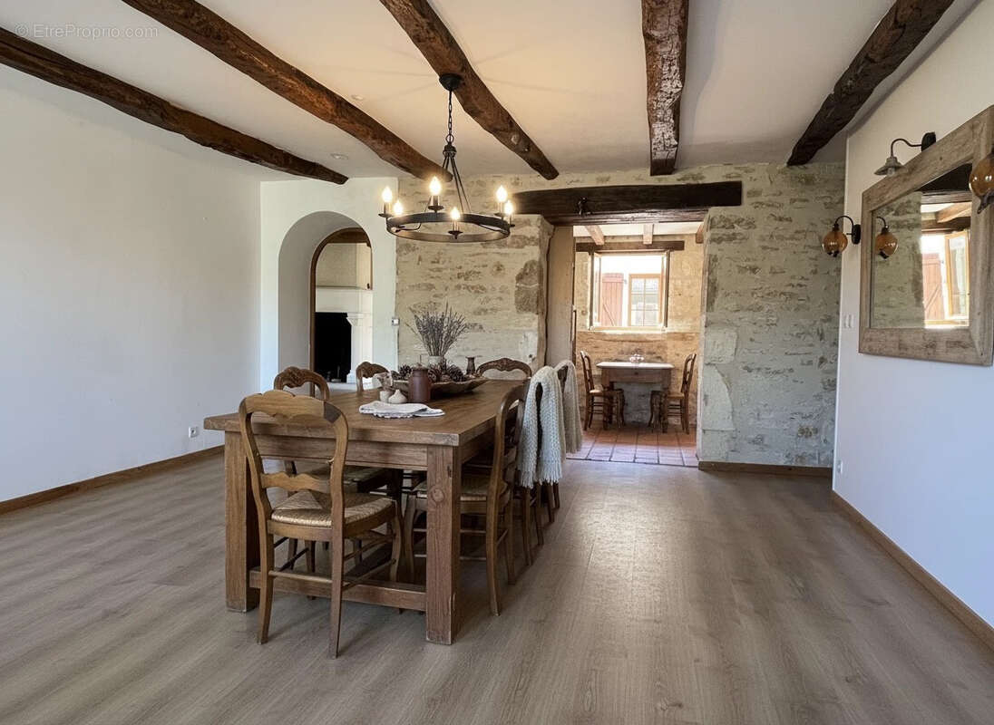 Maison à SAULIAC-SUR-CELE