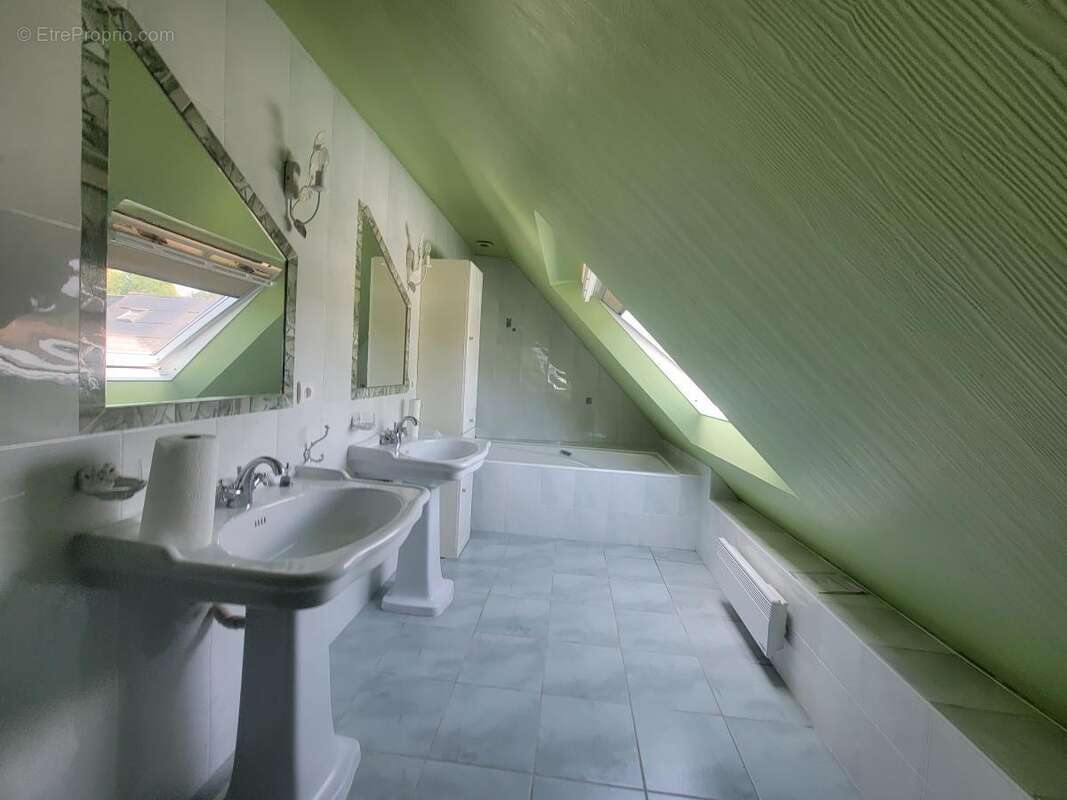 Maison 117 m² à Le Saint  - photo 9
