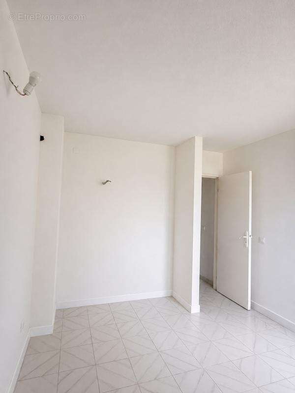 A vendre : appartement t3 cluny fort de france (97200) - photo 5