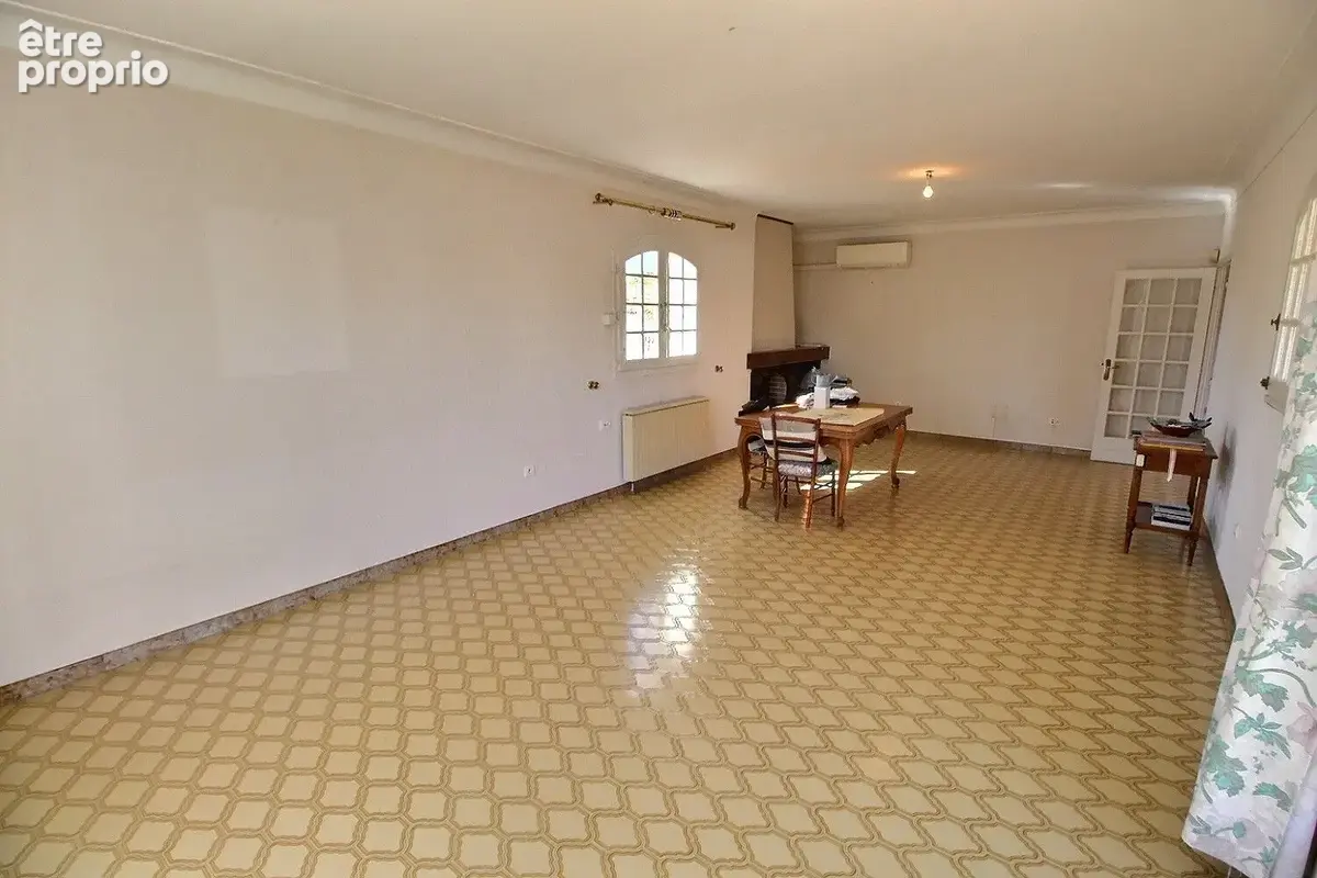 Villa d'architecte des années 75 développant 135 m² sur terrain de 1500 m² - photo 6