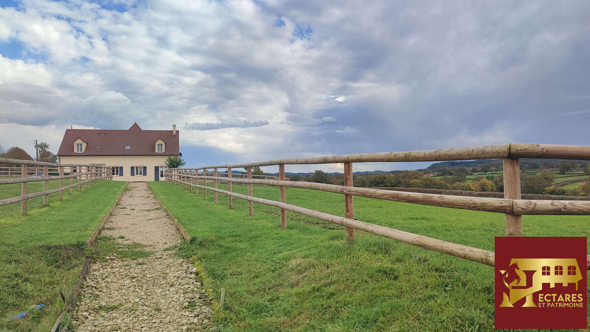 Maison à SAINT-BONNET-DE-JOUX