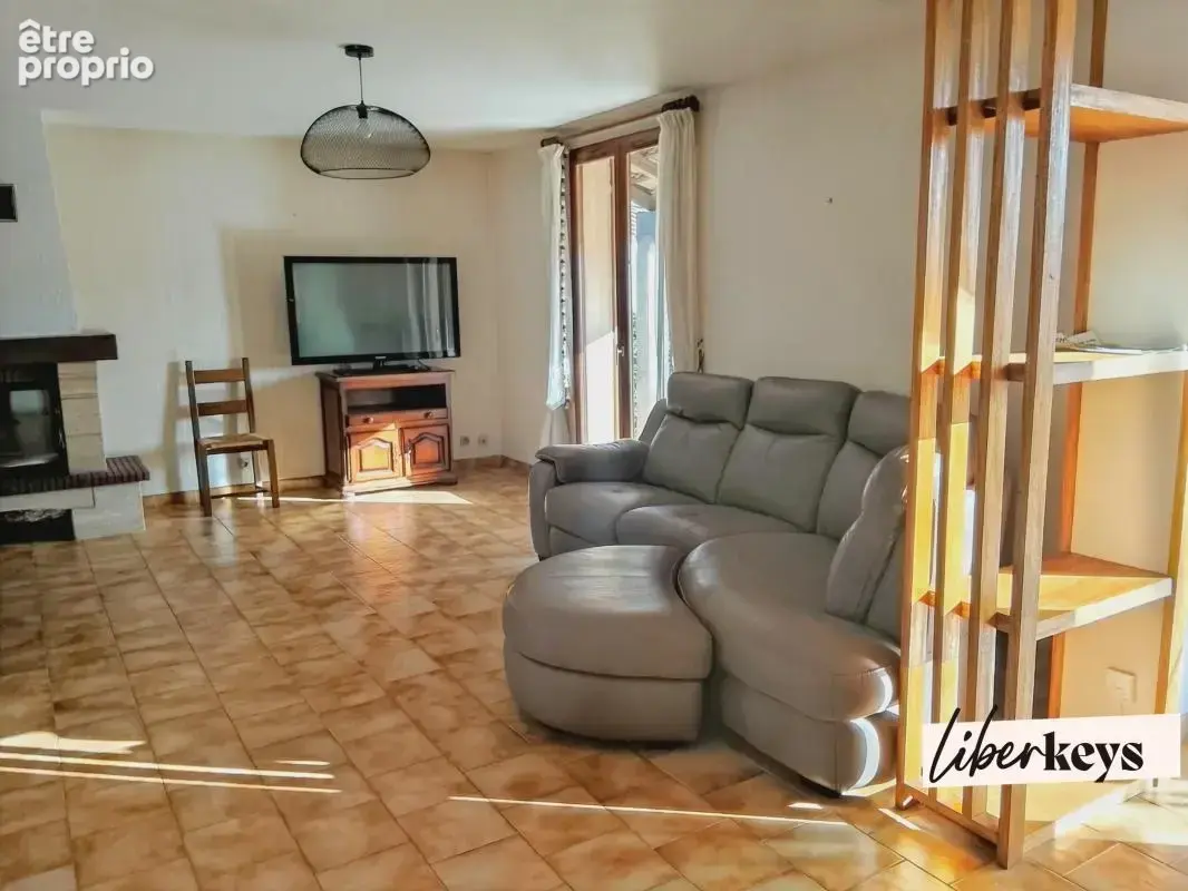 Rians - Une villa de plain pied au calme, avec belle vue et potentiel d'évolution - photo 4