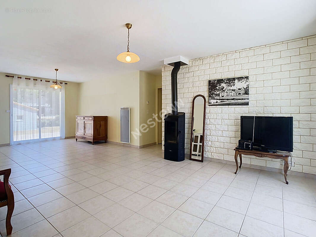 Maison de plain pied de 4 chambres à vendre à Gesté - photo 4