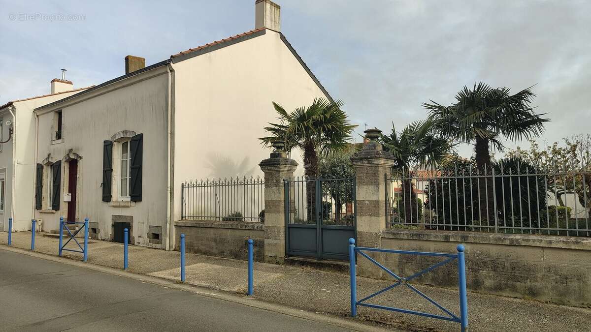 Maison à NIEUL-LE-DOLENT