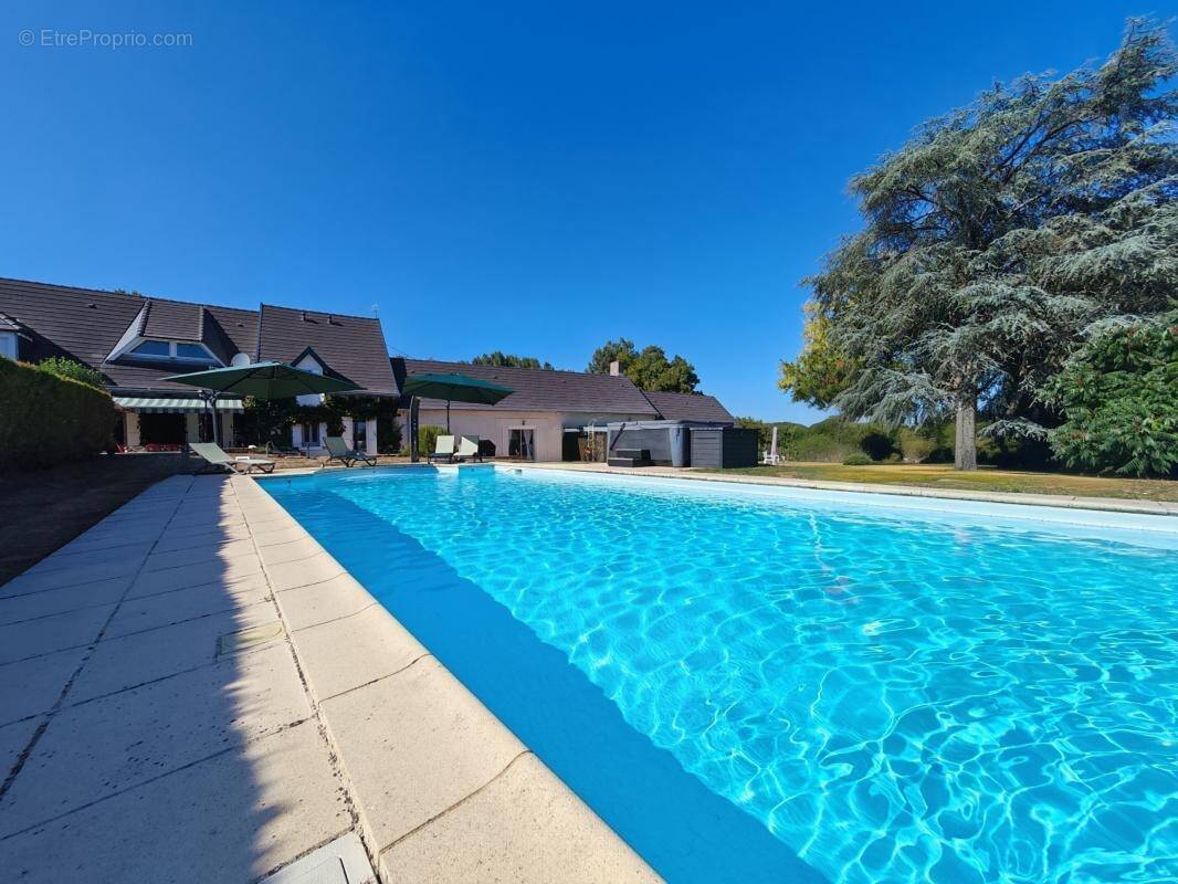 Maison à MASSAY