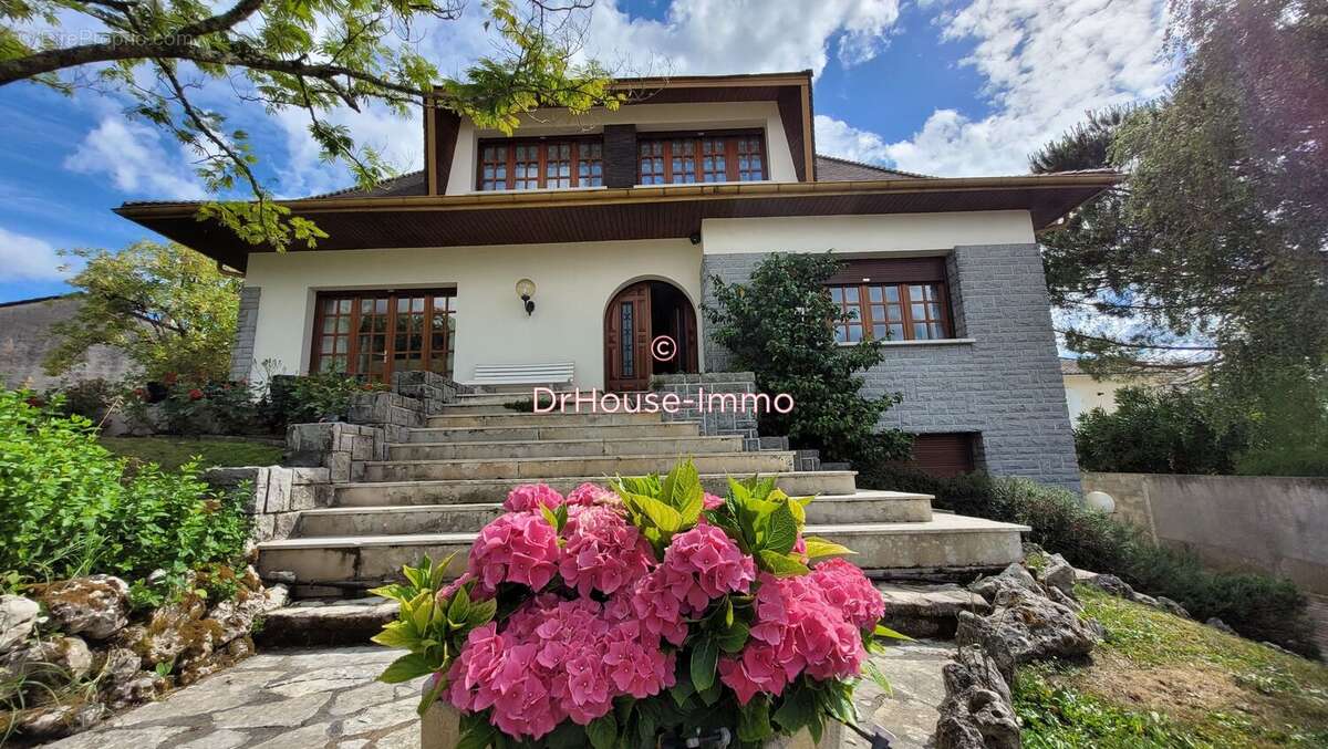 Maison 222 m² à Eysines  - photo 10