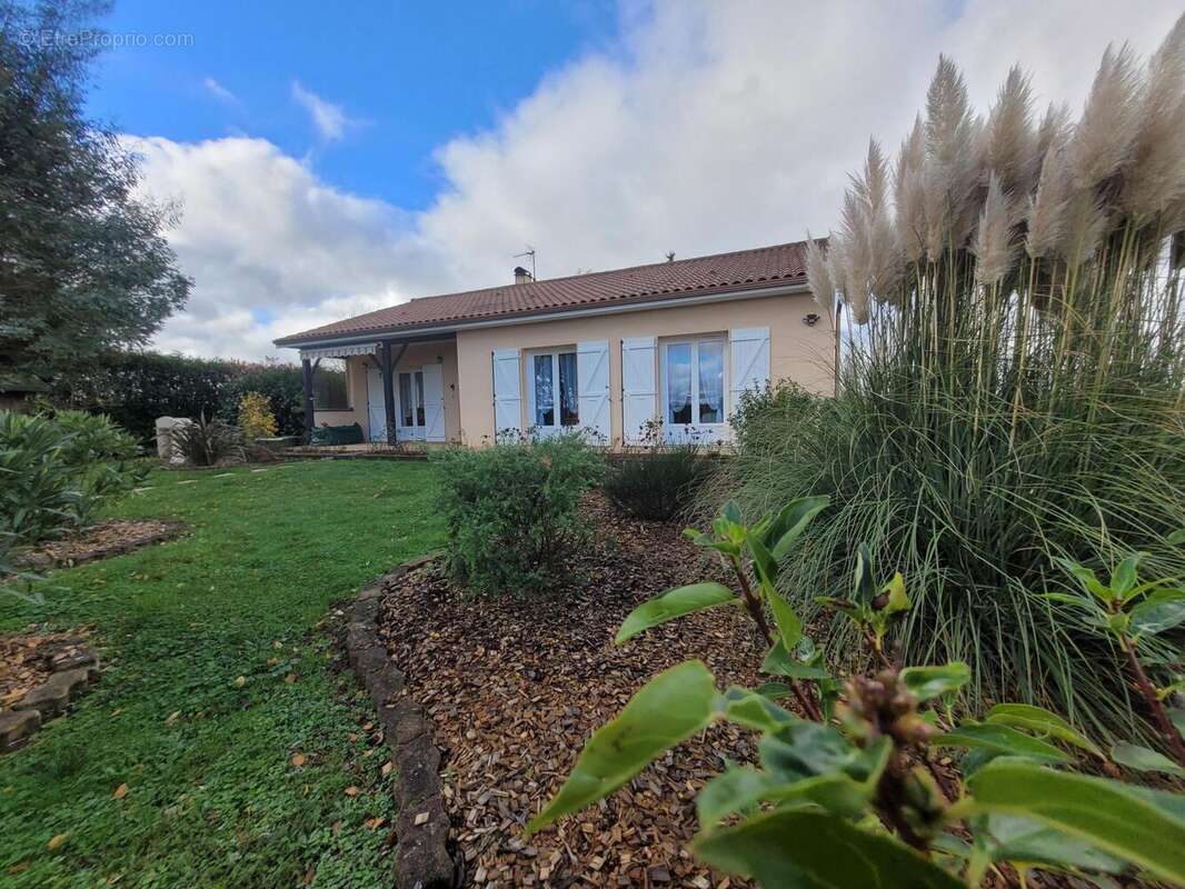 Photo 2 - Maison à VOUILLE