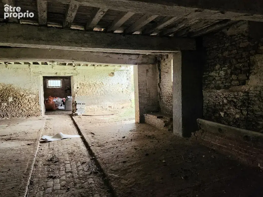 Vesly - Belle grange en pierres de 217 m2 au sol à aménager complètement - Toiture neuve - viabilisée en Eau et en électricité s - photo 13