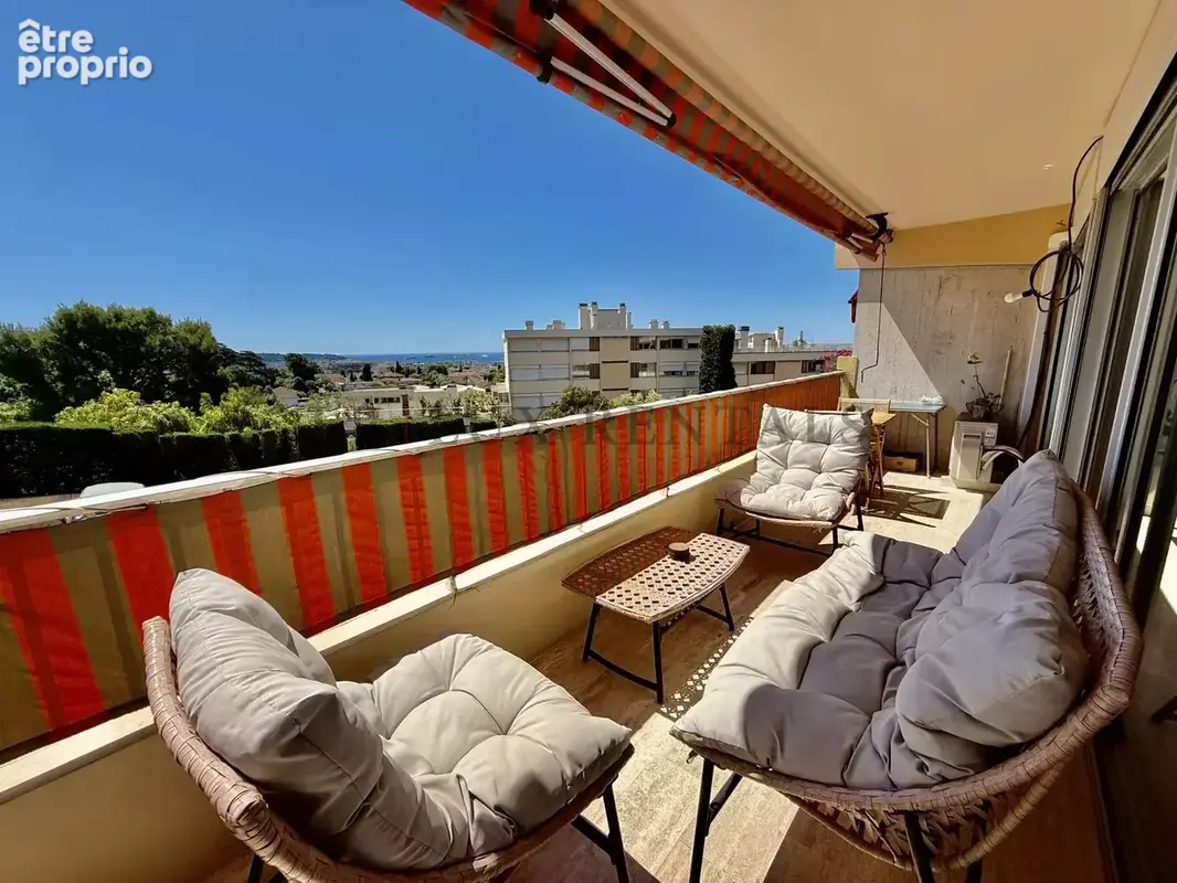 Superbe 2 pièces rénové avec vue mer, piscine, résidence fermée - photo 2