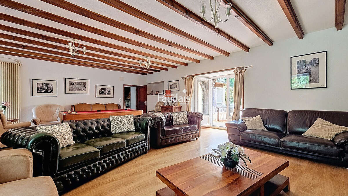 Maison 350 m² à Feugeres  - photo 8