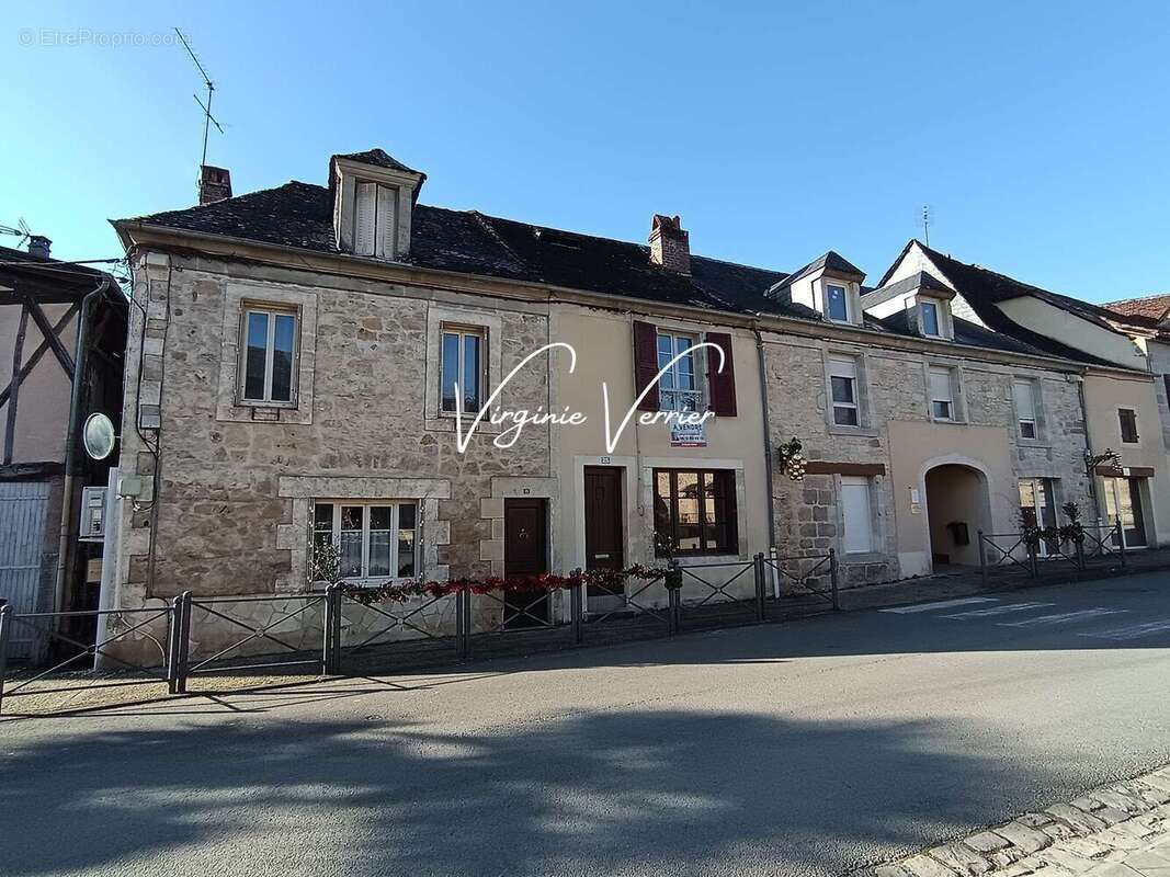Maison à BRIGNAC-LA-PLAINE