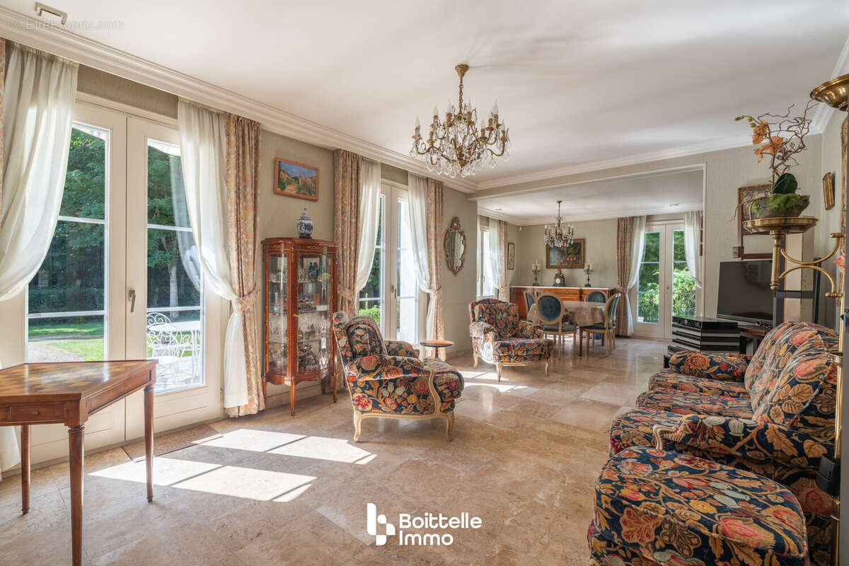 Maison 252 m² à Bourron-Marlotte  - photo 2