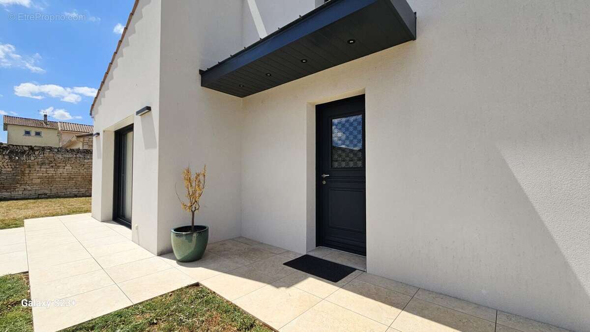 Maison 137 m² à Niort  - photo 3