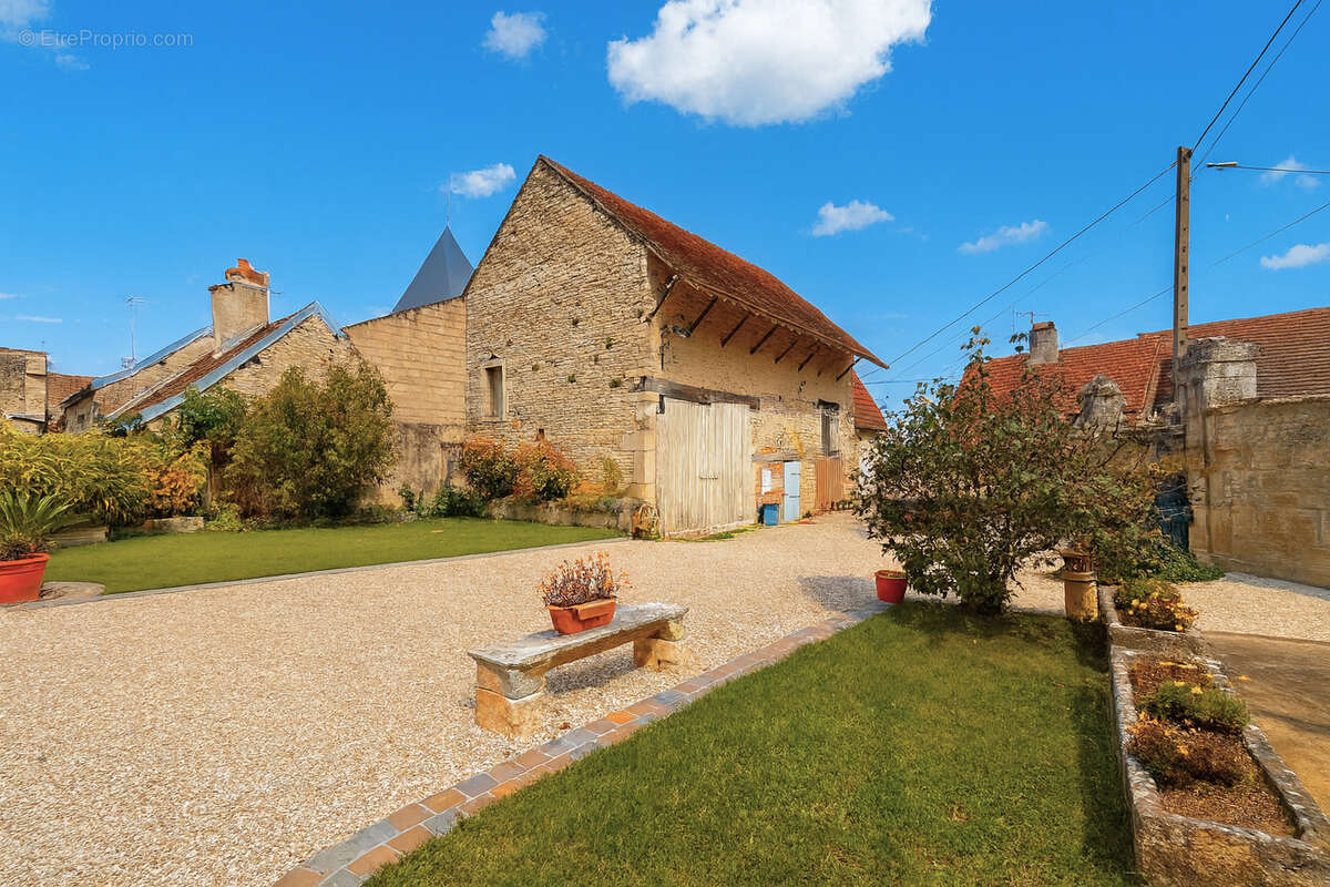 Maison à BOURBERAIN