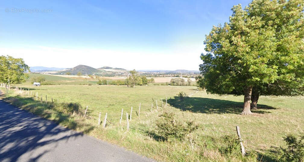 Terrain à MONTMORIN