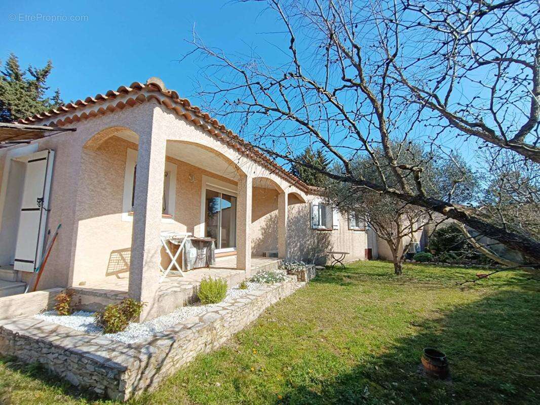 Maison à FONTVIEILLE