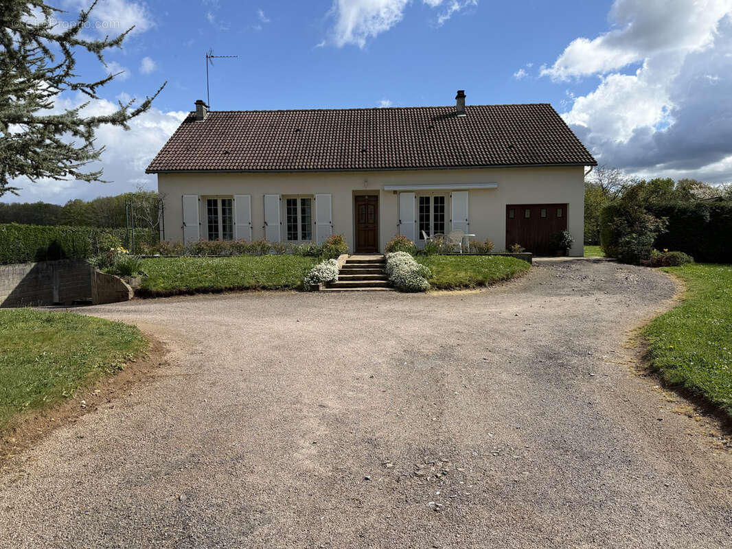 Maison à NEUVIC-ENTIER