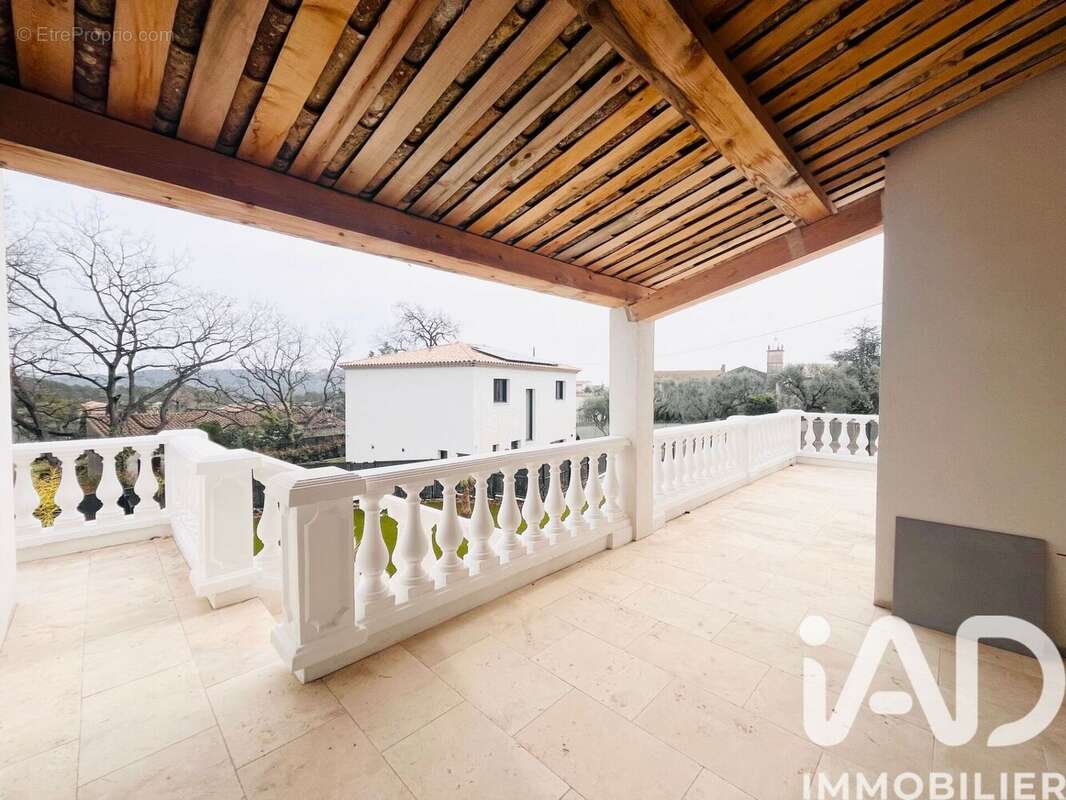 Photo 4 - Appartement à LA ROQUETTE-SUR-SIAGNE