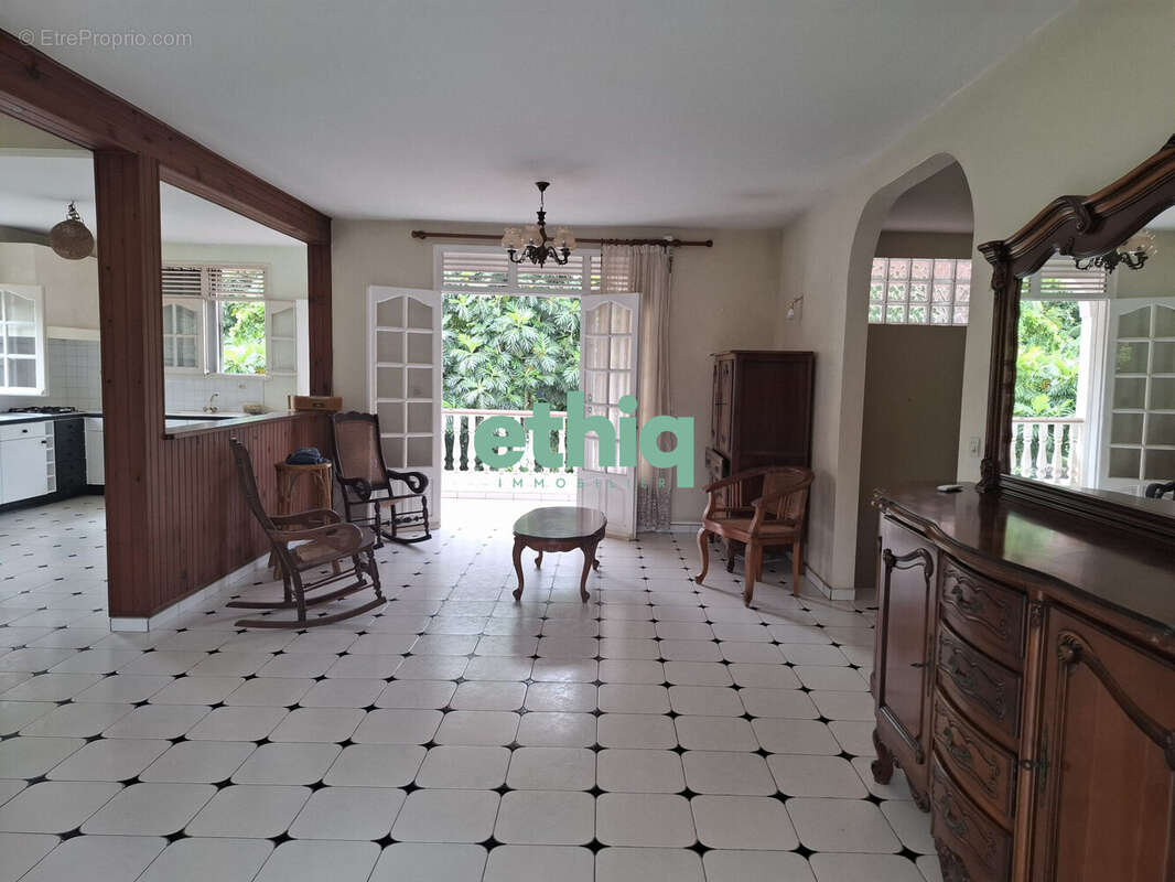 Appartement à BAIE-MAHAULT