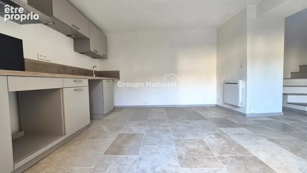 Entraigues-sur-la-sorgue - maison de village avec exterieur - photo 3