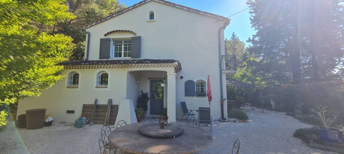 Maison à CHATEAUNEUF-LE-ROUGE