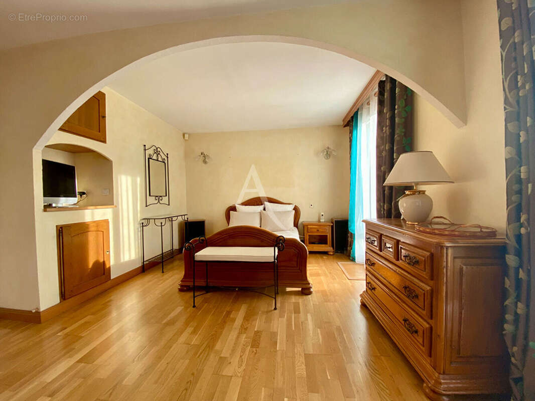 Maison à LIMEIL-BREVANNES