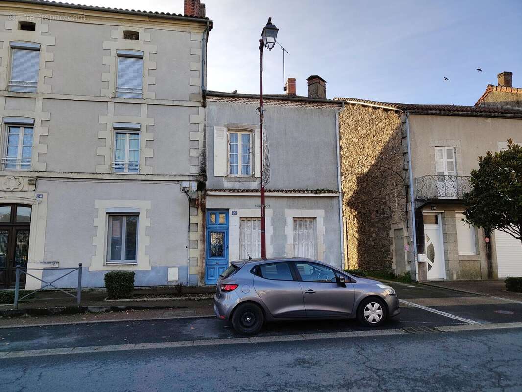 Maison à PIEGUT-PLUVIERS