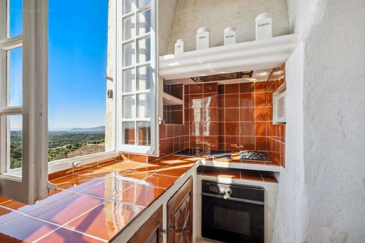 Maison à CHATEAUNEUF-GRASSE