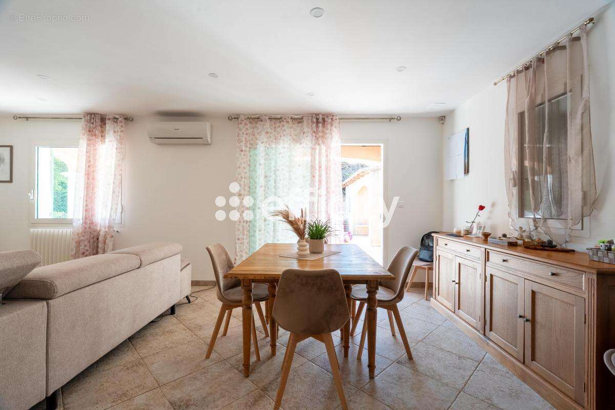 Maison 113 m² à Greasque  - photo 6