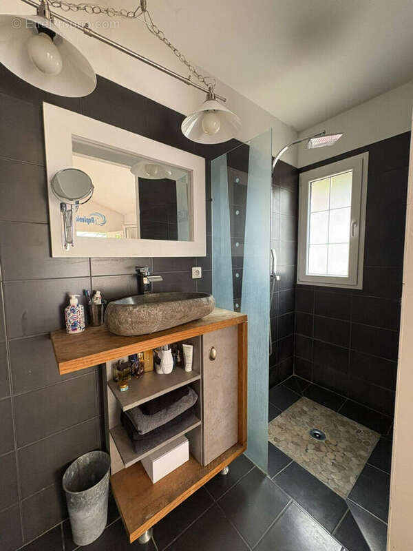 Maison à VALLANGOUJARD