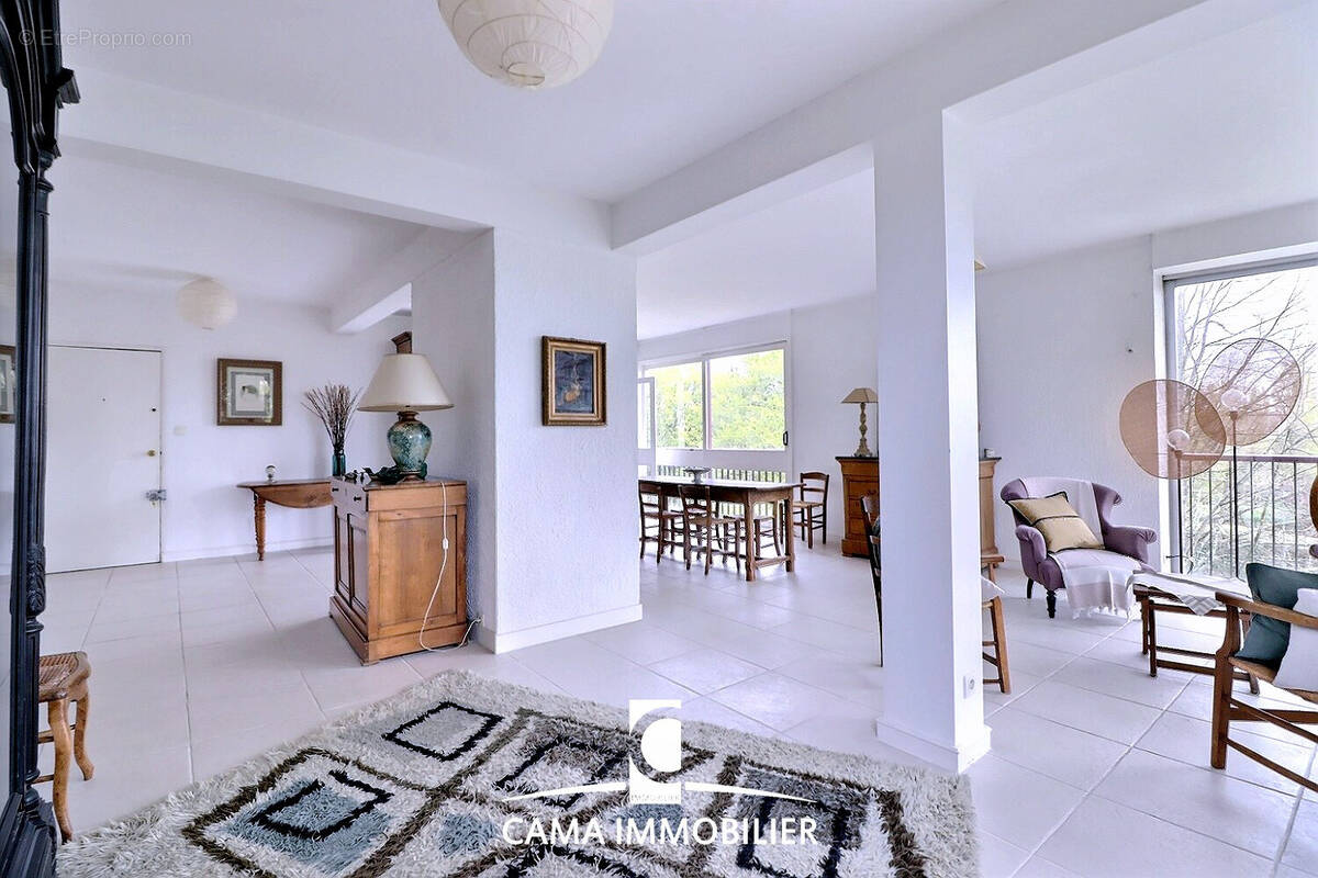 Appartement à FONTENAY-LE-FLEURY