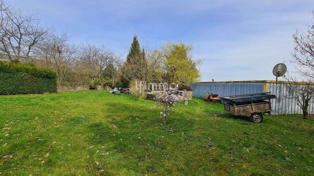 Terrain à SAINT-BOMER-LES-FORGES