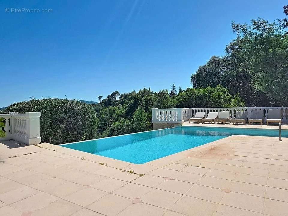 Maison à MANDELIEU-LA-NAPOULE