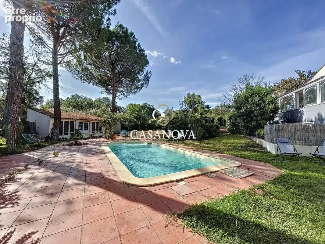 Hôtel à vendre avec 12 suites, un appartement, une piscine et potentiel restauration ou gîtes près de Pézenas - photo 3