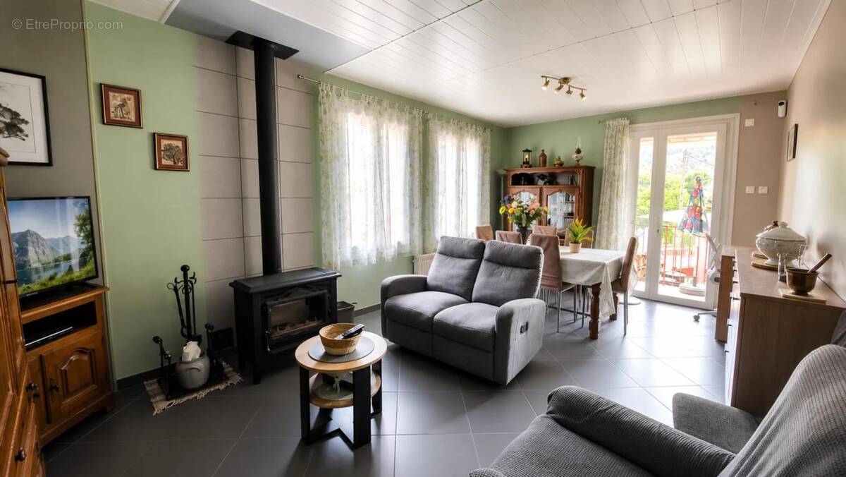 Maison à SAINT-LAURENT-DE-CERDANS