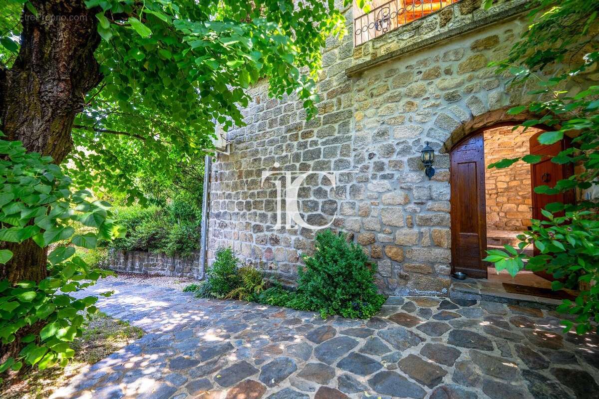 Maison à LABLACHERE