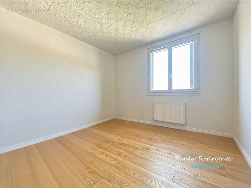 Appartement à LES CLAYES-SOUS-BOIS