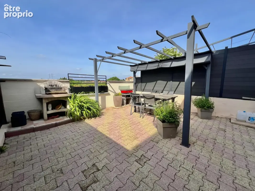 Charmante maison mitoyenne de 4 pièces avec garage et terrasse - Mions - photo 8