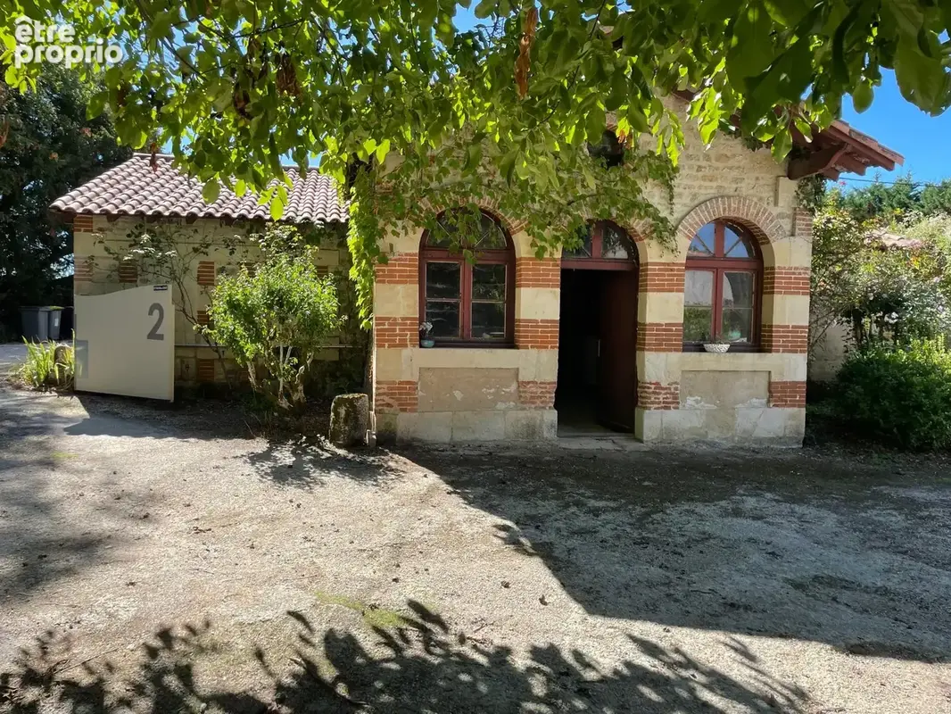 Propriété de charme  environ 200 m2 à Vouillé — Maison principale, T2 indépendant et dépendances en pierre - photo 14