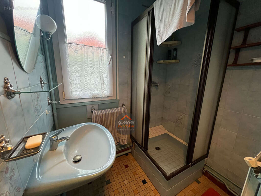 Maison à SAINT-ETIENNE-DU-ROUVRAY