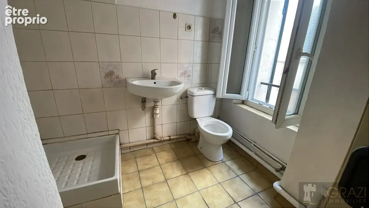 Appartement T2  situé dans un immeuble ancien  Rentabilité brute : 6,35 - photo 4