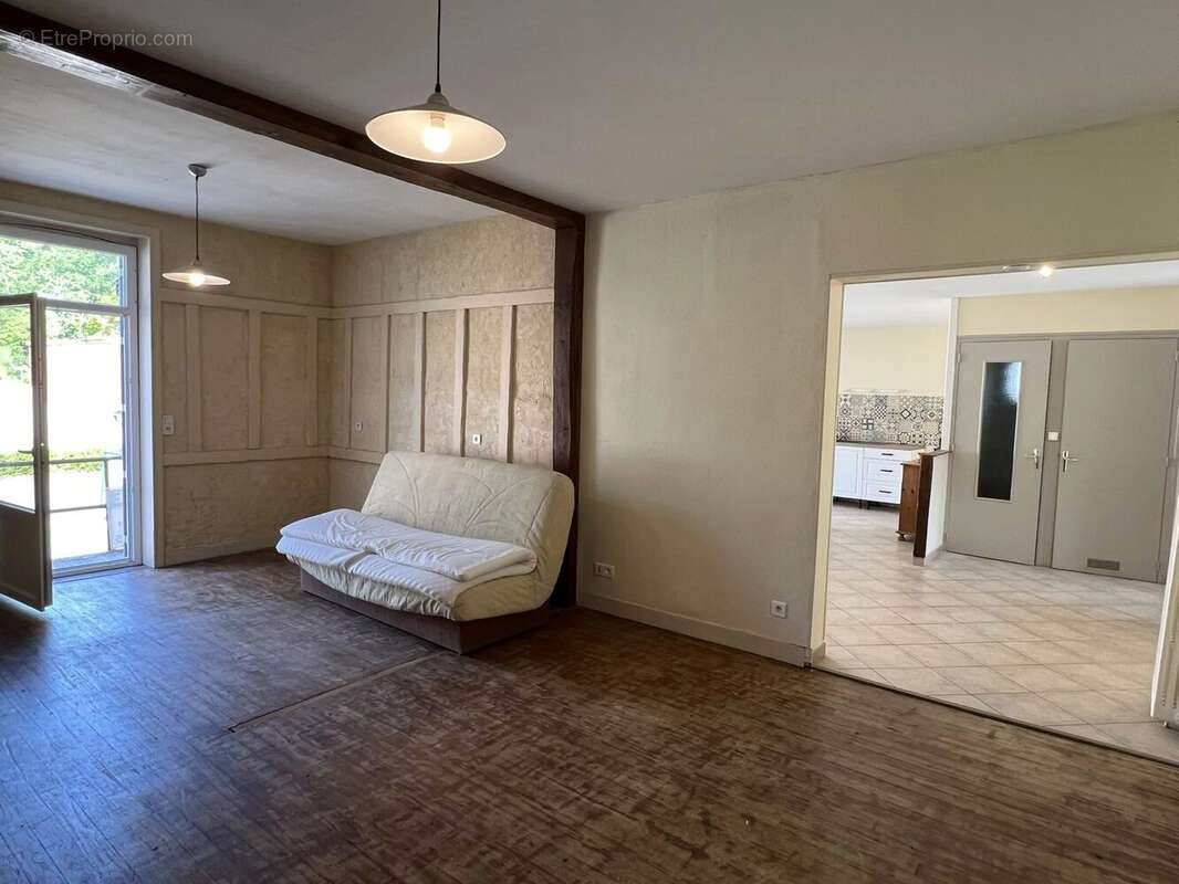 Maison à SAINT-SAUD-LACOUSSIERE